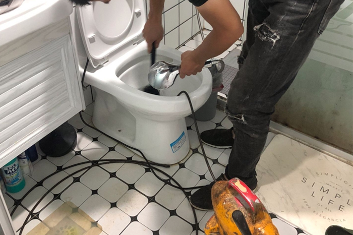 宜章马桶堵塞自己疏通还是找师傅?专业上门服务让你省时更省心